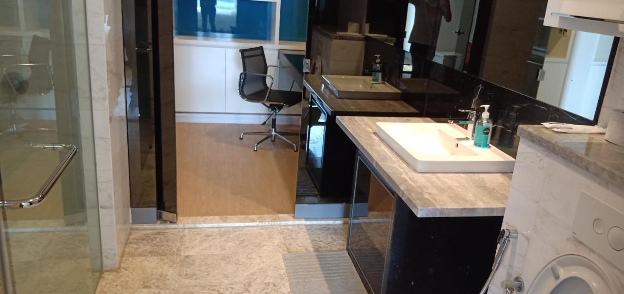 The Platinum Klcc Suites By Whitfield クアラルンプール エクステリア 写真